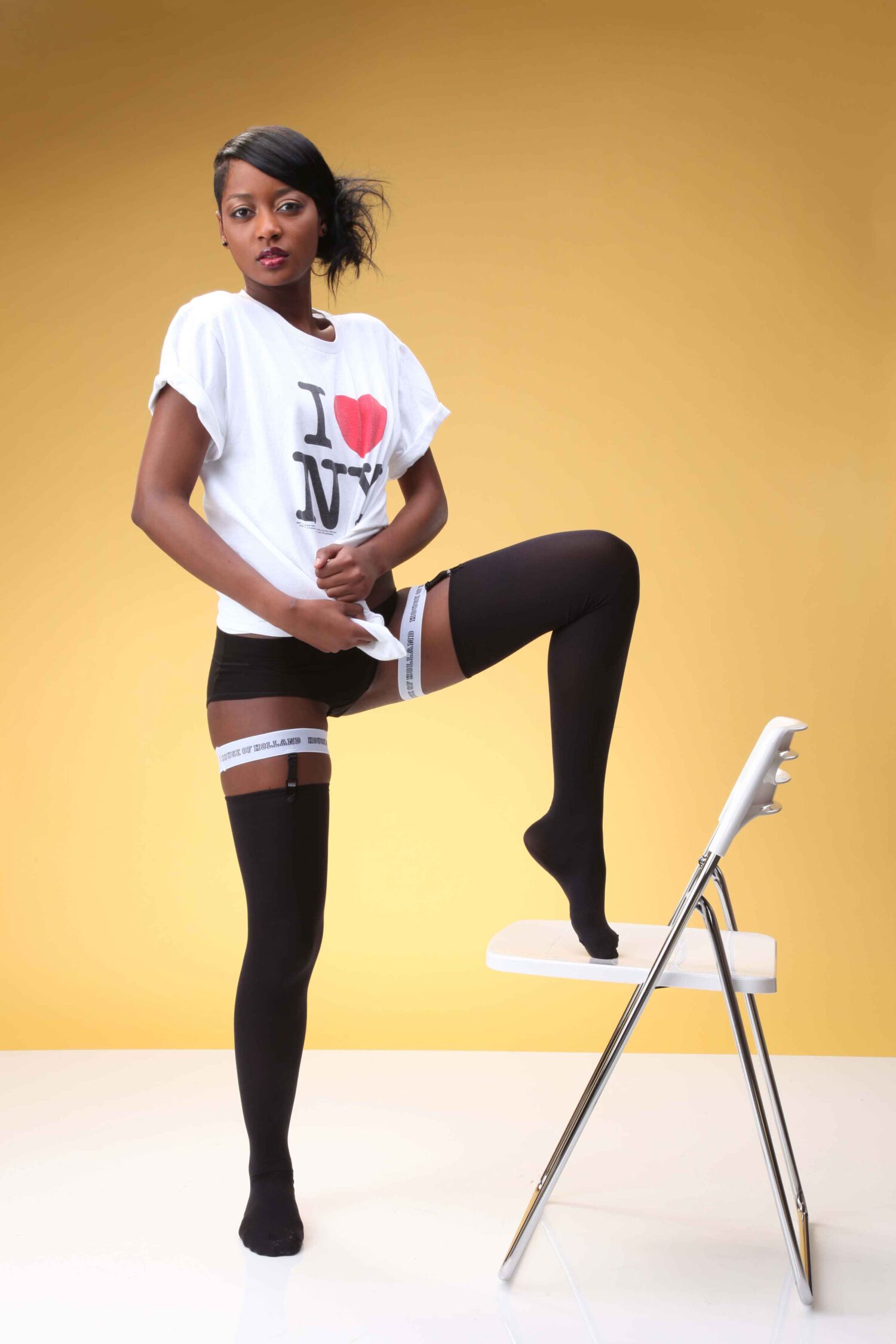 Anabela Single Shy Girl Preview